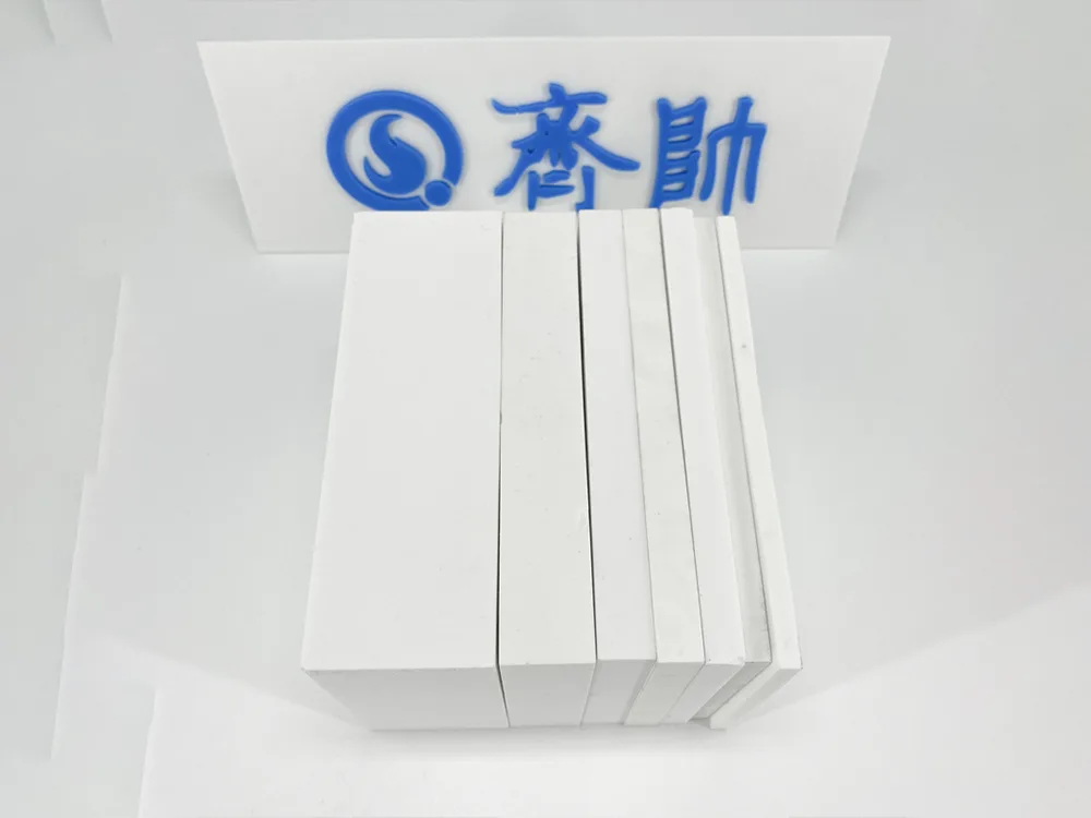 แผ่นเซรามิกอลูมินาเป็นวัสดุอะไร?